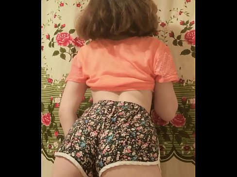 ❤️ Keçika ciwan a seksî li ber kamerayê kurtanên xwe ji xwe dike ❤❌ Vîdyoya porno li ku.bsglass.ru ️❤